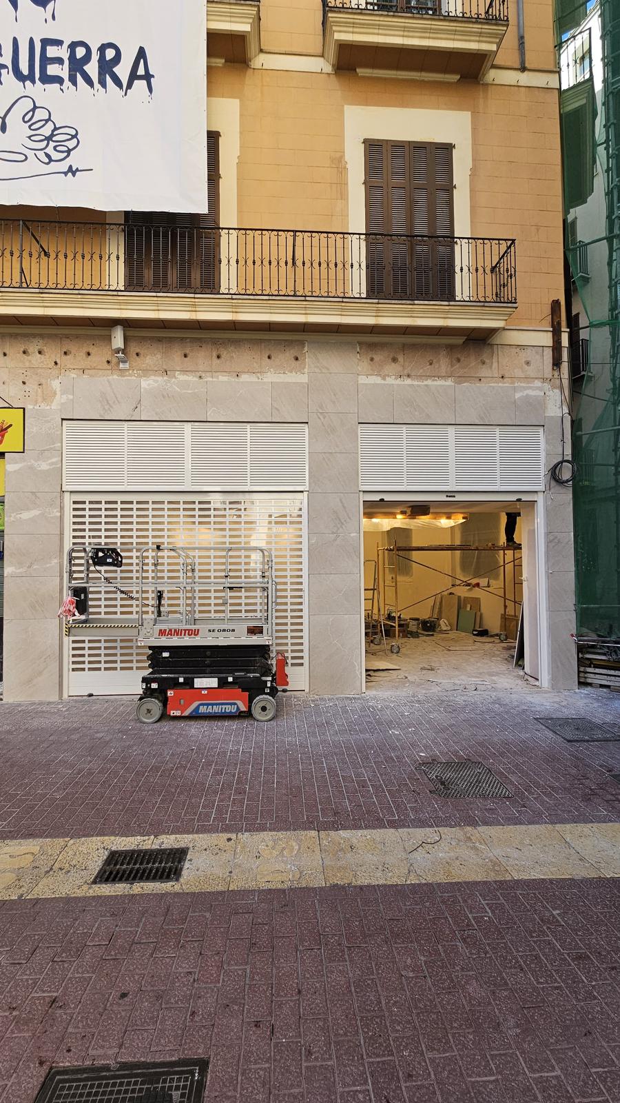 Fachada de local comercial reformado